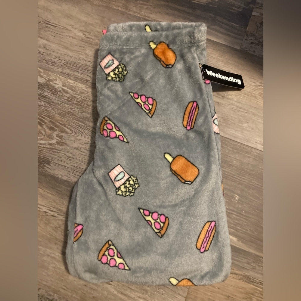 Weekending gray lounge pants 🍿 🌭 🍦